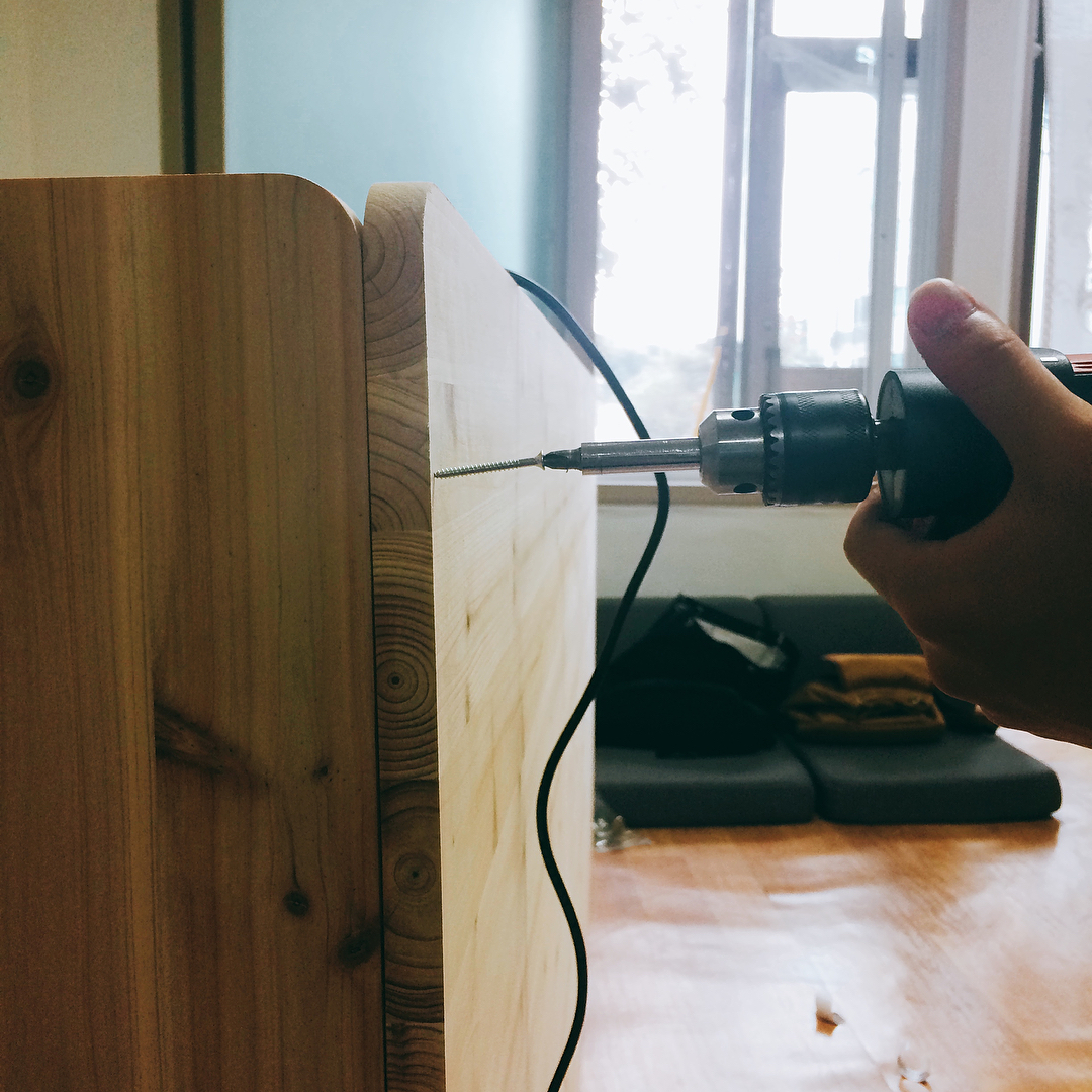実力不足ながらも、家具も自分で作った。