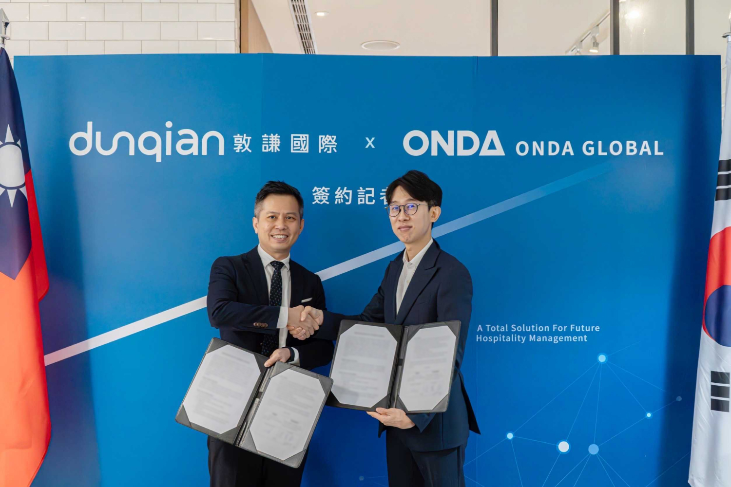 뚠치엔인터내셔널 우빙팅 CEO(좌), ONDA 오현석 대표(우)
